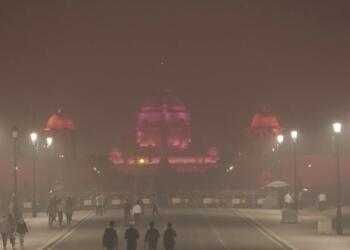 The Rashtrapati Bhavan, Engulfed in the hazy fog.